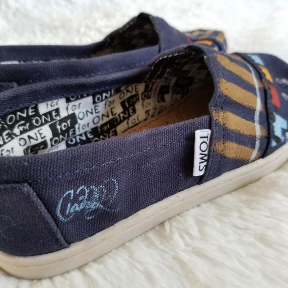 TOMS | Boy's Slippers - Picture 4 of 7